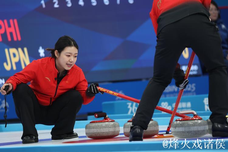冬奥冰壶落选赛:中国混双组合7-5力克对手,三连胜居首 冬奥冰壶落选赛:中国混双组合7-5力克对手,三连胜居首